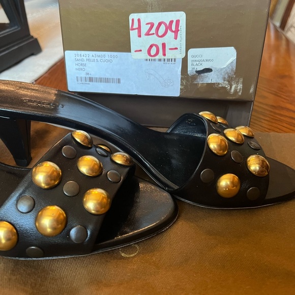 Gucci nero (black)leather studded kitten heel, w box & Gucci cloth shoe bags - Picture 7 of 8